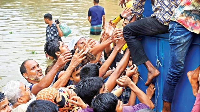 ক্ষুধা রোগশোকে কাতর লাখো বানভাসি