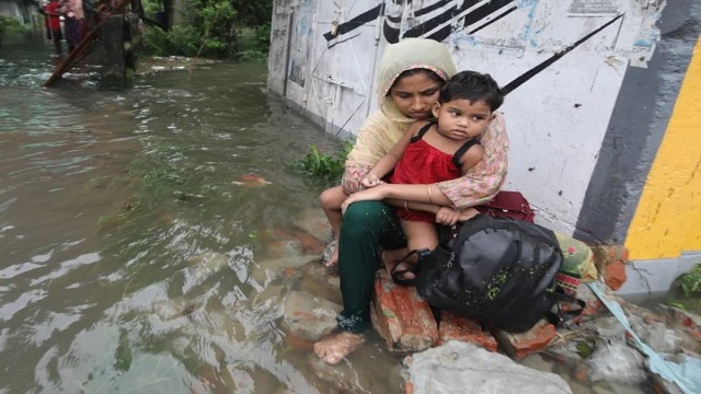 উদ্ধারের অপেক্ষায় বহু মানুষ